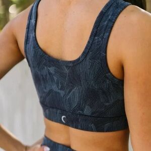 ZYIA Active Navy Dream Alight Shoulder Sports Bra, ❗️NWT❗️ women’s size XS